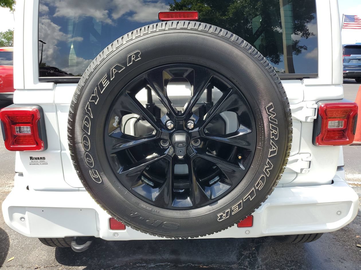 Used 2022 Jeep Wrangler Unlimited Sahara AWD/4WD image 8