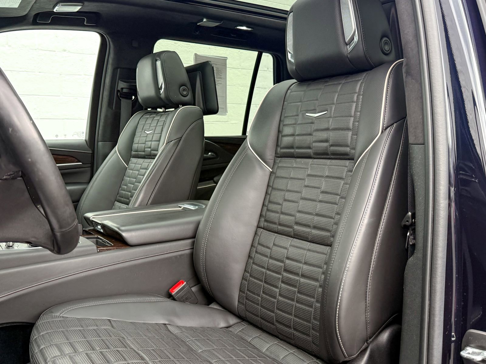 Certified 2022 Cadillac Escalade Premium Luxury Platinum w/ Heavy-Duty Trailer Package image 16