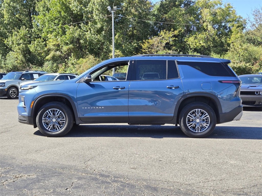 Used 2025 Chevrolet Traverse LT image 6