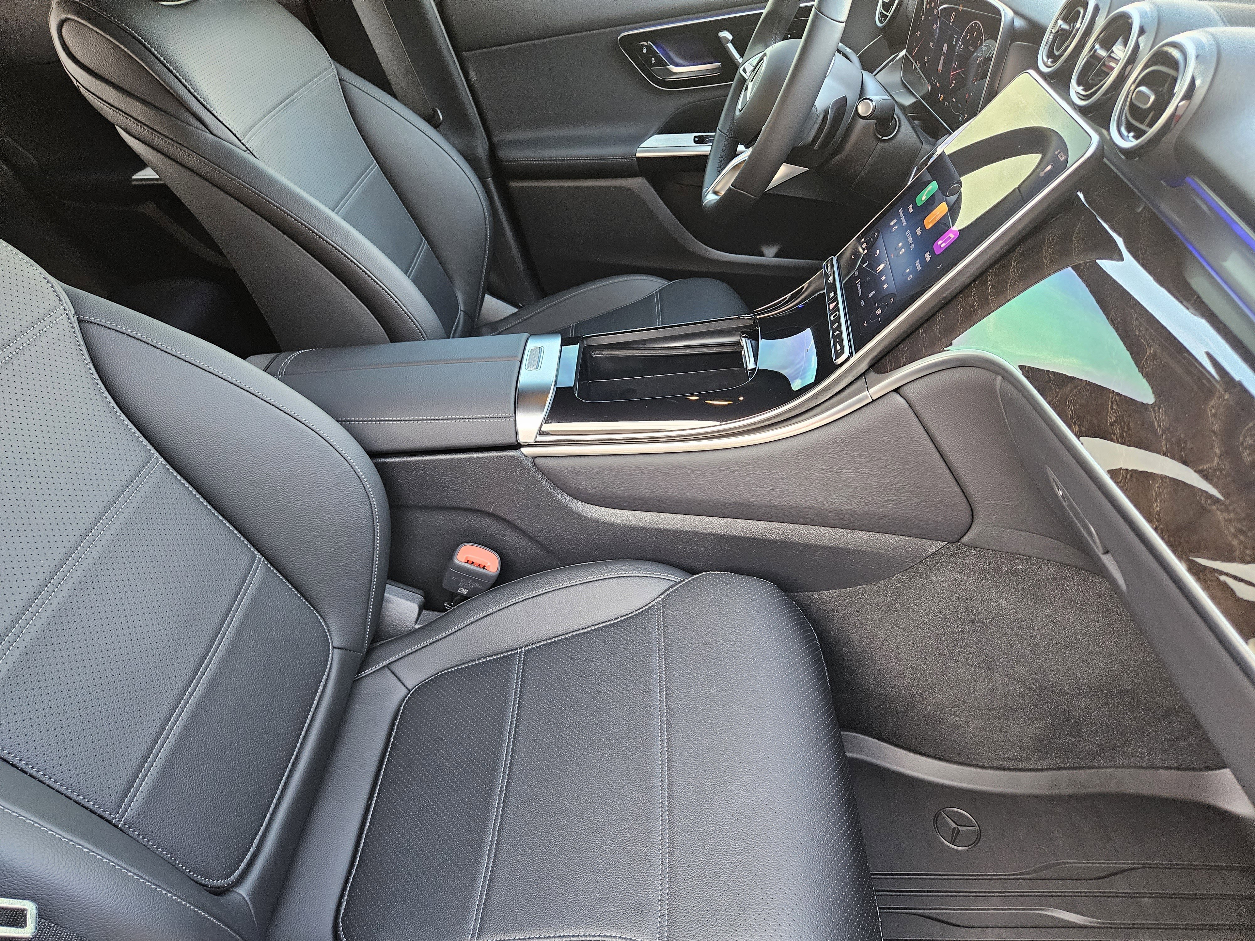 Certified 2025 Mercedes-Benz GLC 300 image 26