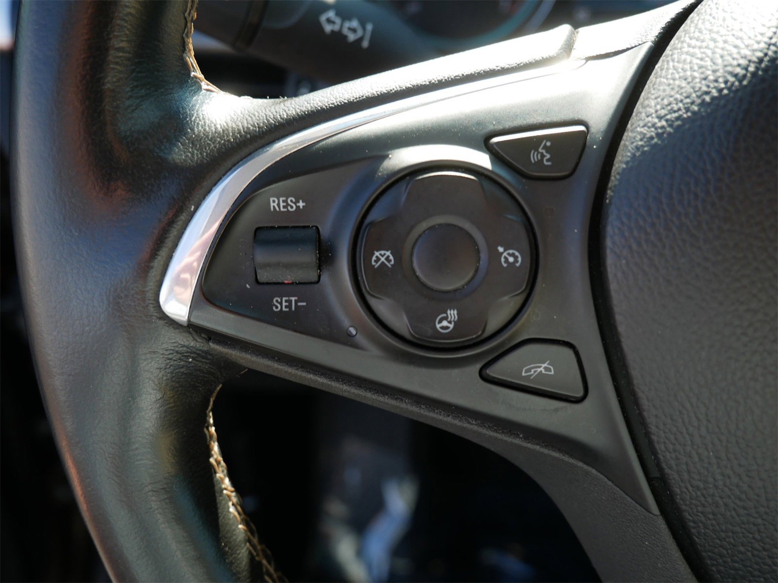 Used 2017 Buick Envision Essence image 18