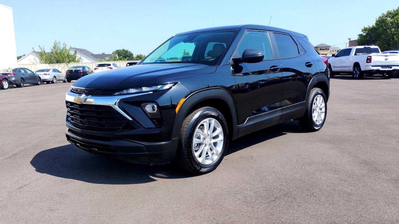 Used 2025 Chevrolet TrailBlazer LS w/ LS Convenience Package image 3