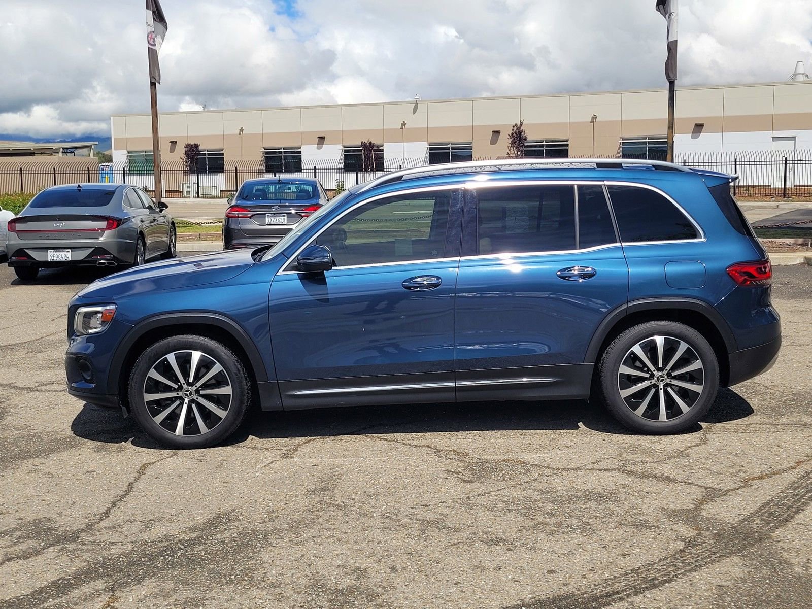 Used 2021 Mercedes-Benz GLB 250 4MATIC image 7