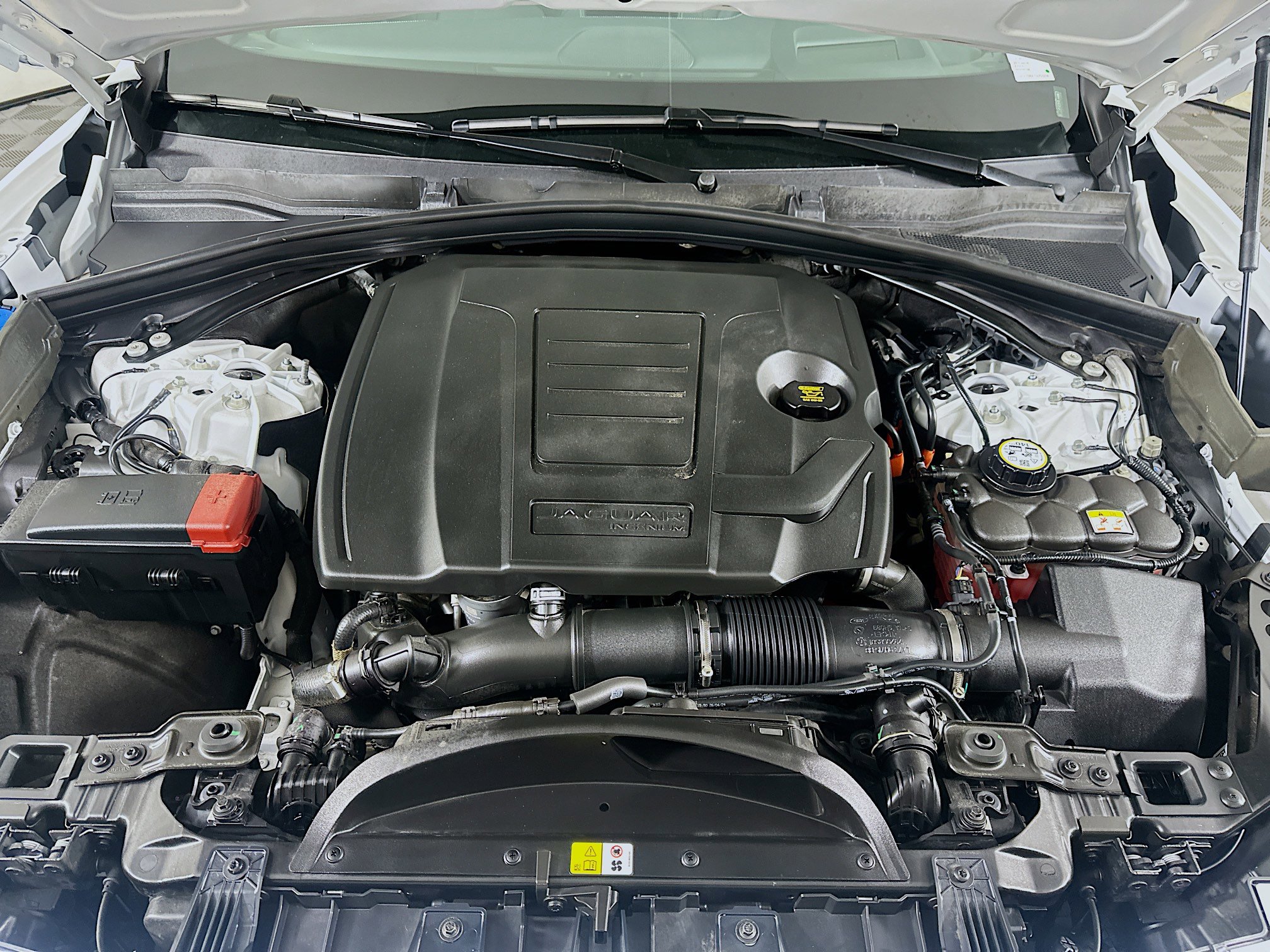 Used 2025 Jaguar F-PACE R-Dynamic S image 35