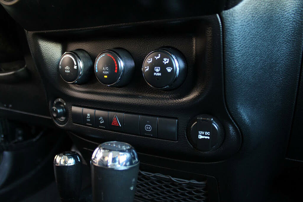 Used 2011 Jeep Wrangler Sahara w/ Connectivity Group AWD/4WD image 49