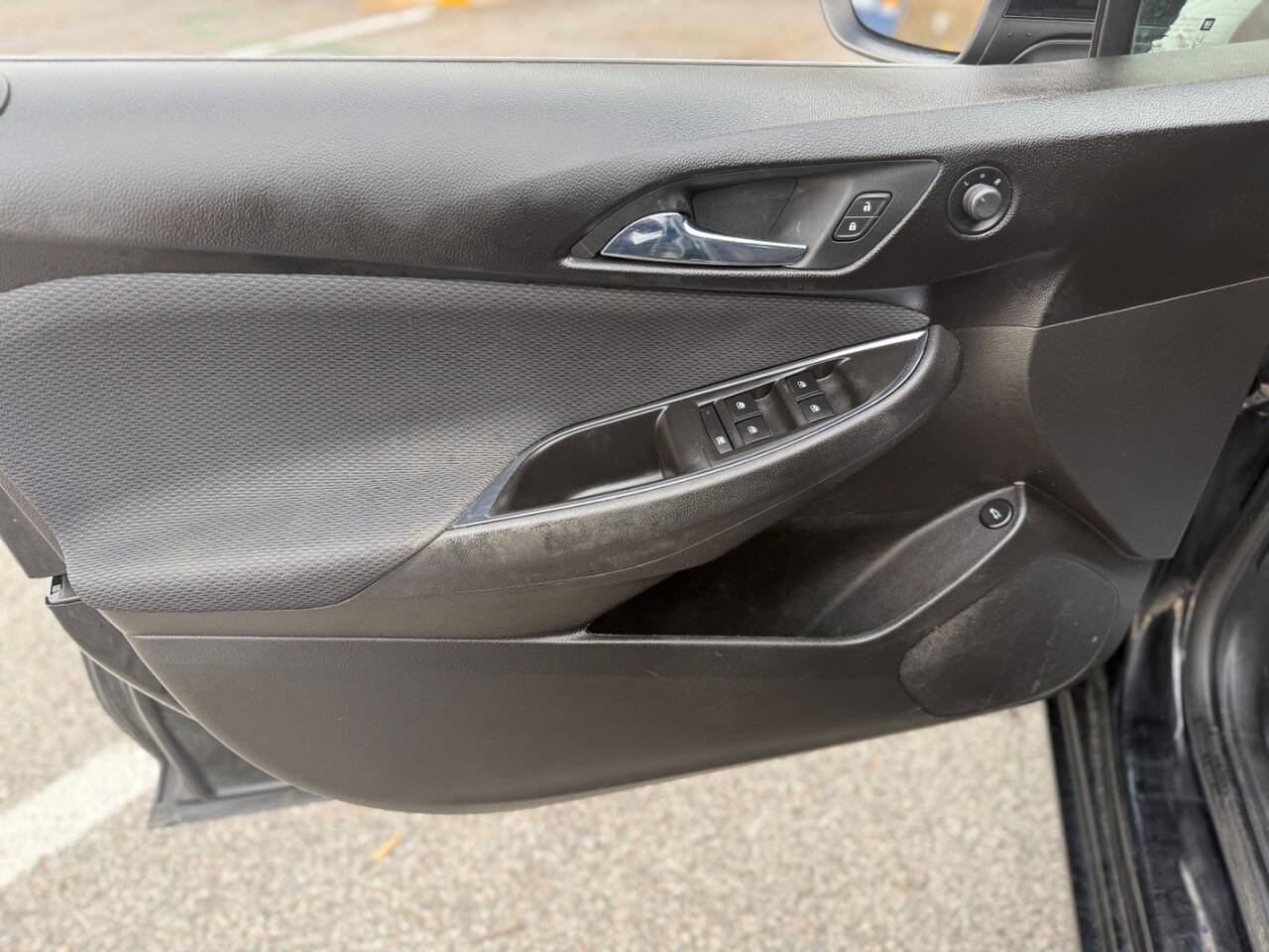 Used 2018 Chevrolet Cruze LT w/ Convenience Package image 16