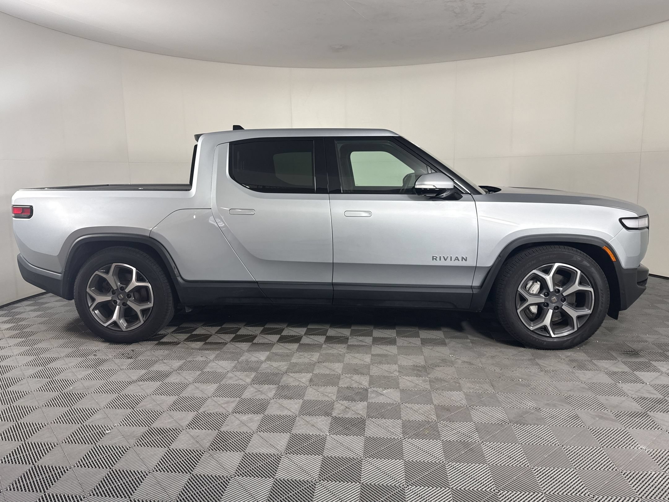 Used 2023 Rivian R1T Adventure AWD/4WD image 8