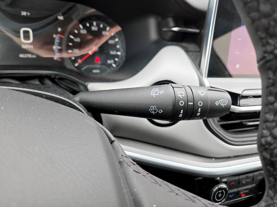 Used 2025 Jeep Compass Limited image 16