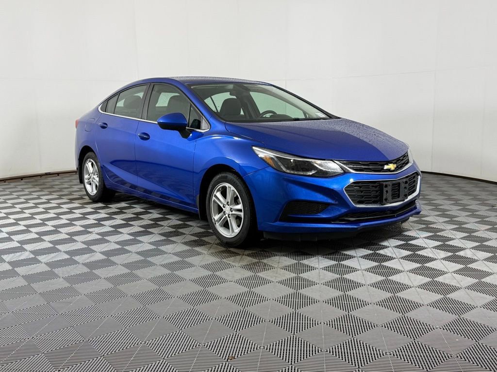 Used 2018 Chevrolet Cruze LT w/ Convenience Package image 1