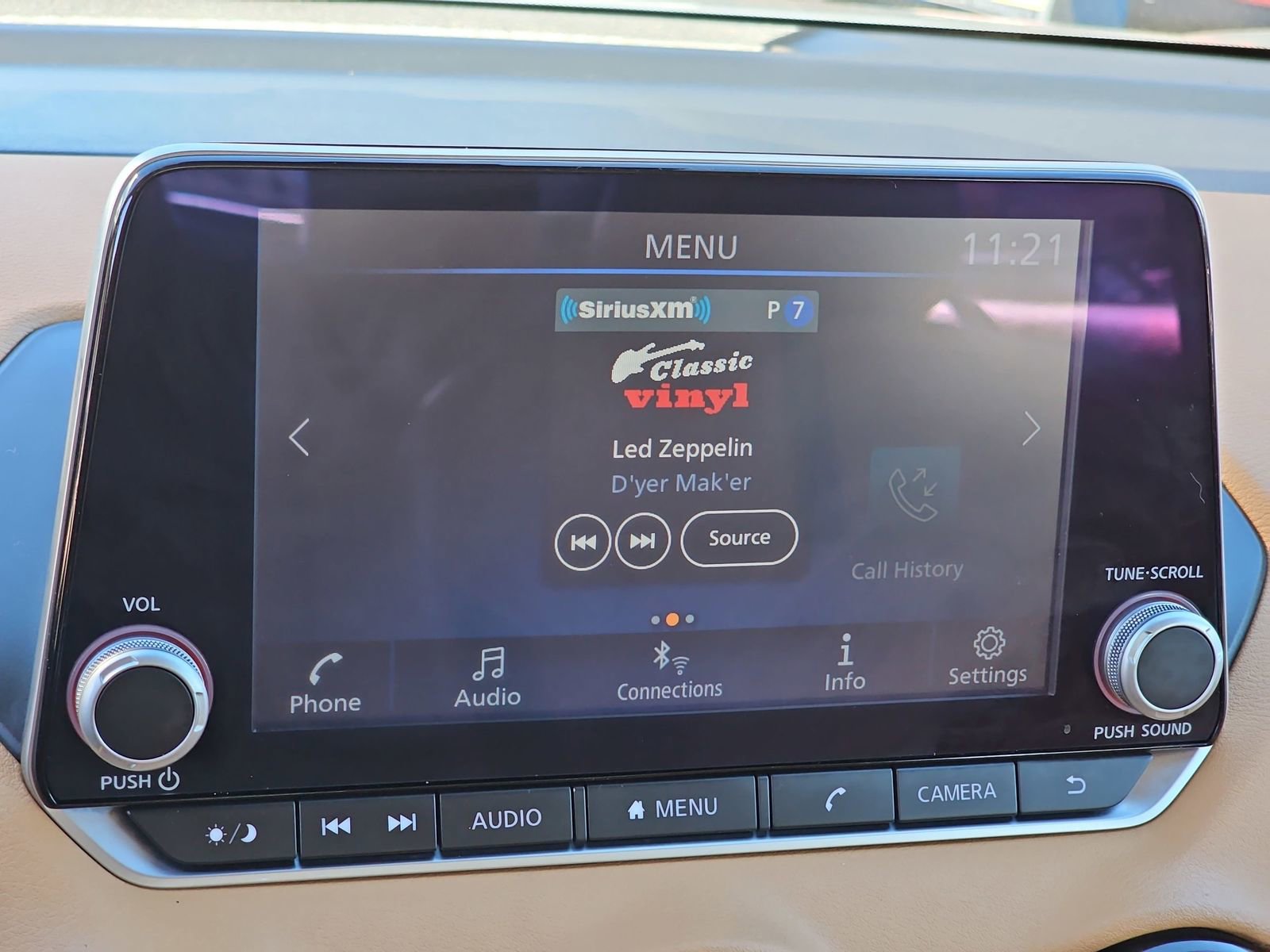 Used 2025 Nissan Sentra SV w/ SV Premium Package image 22