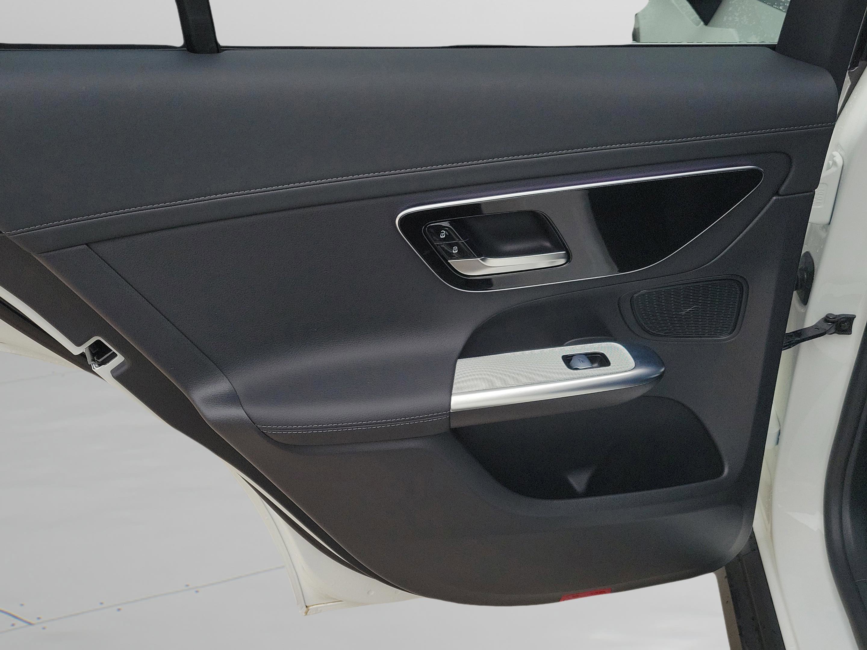 Used 2025 Mercedes-Benz GLC 300 image 10