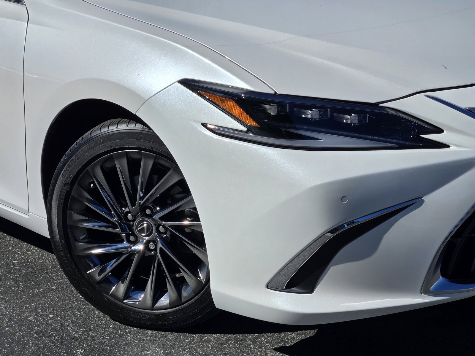 Certified 2024 Lexus ES 300h w/ Accessory Package (Z2) FWD image 10