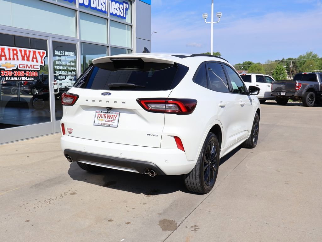 Used 2023 Ford Escape ST-Line Elite AWD/4WD image 3