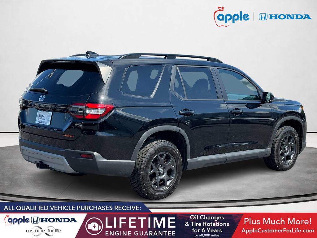 Used 2025 Honda Pilot TrailSport image 3