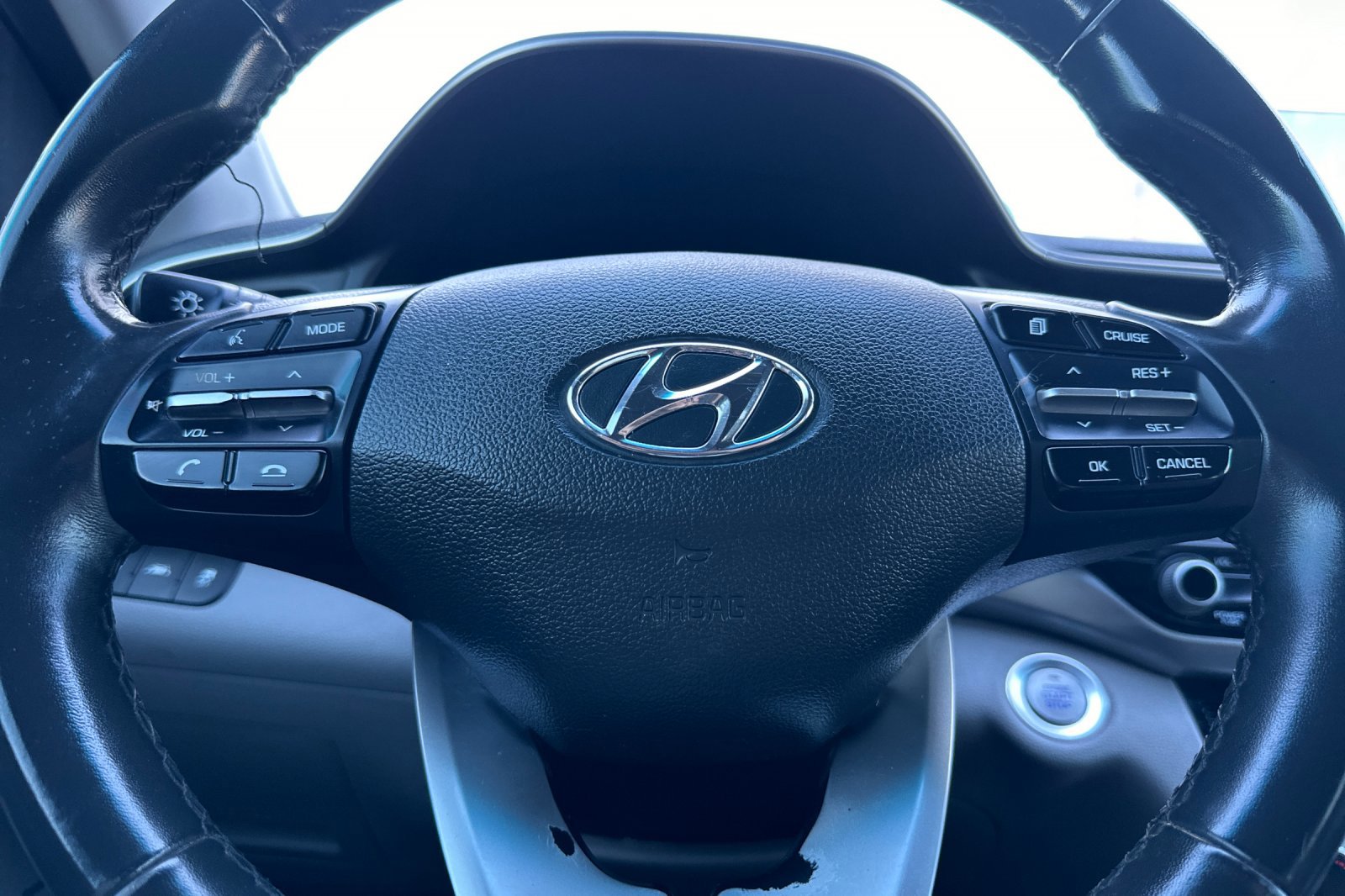 Used 2020 Hyundai Elantra Limited image 23