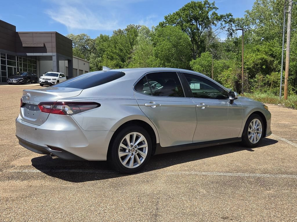 Used 2023 Toyota Camry LE FWD image 8