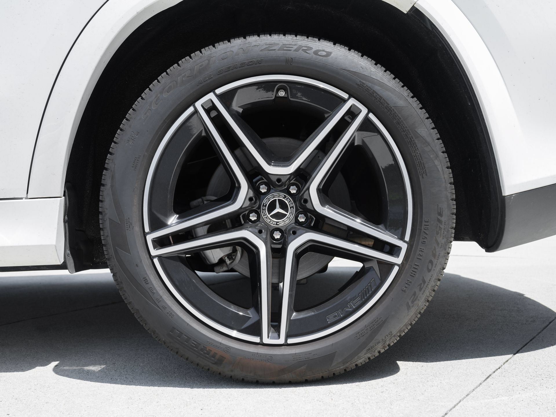 Used 2025 Mercedes-Benz GLS 450 4MATIC image 14