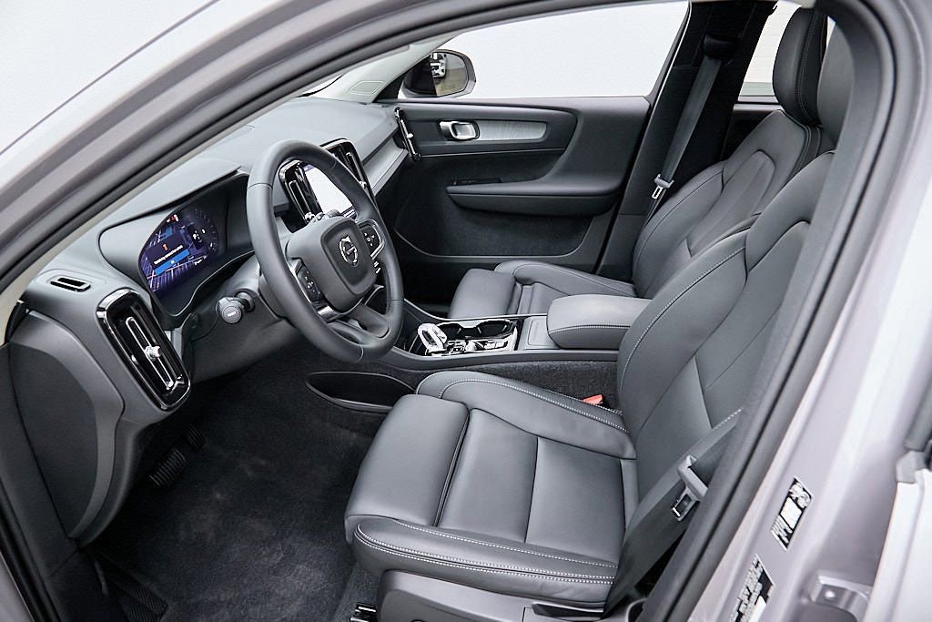 New 2026 Volvo XC40 B5 Plus w/ Protection Package Premier image 16