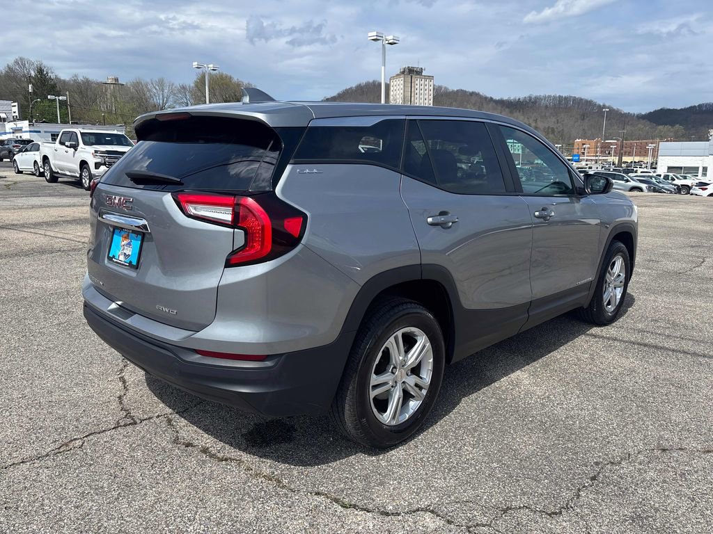 Used 2024 GMC Terrain SLE AWD/4WD image 5