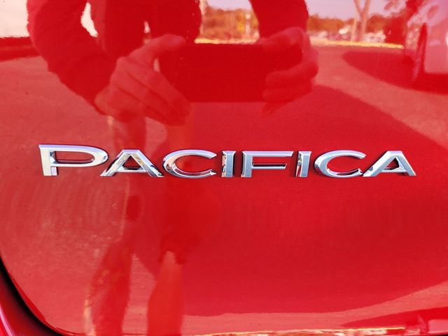 Used 2026 Chrysler Pacifica Select image 15