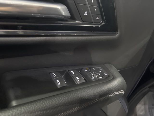 Used 2025 GMC Yukon XL Denali AWD/4WD image 14