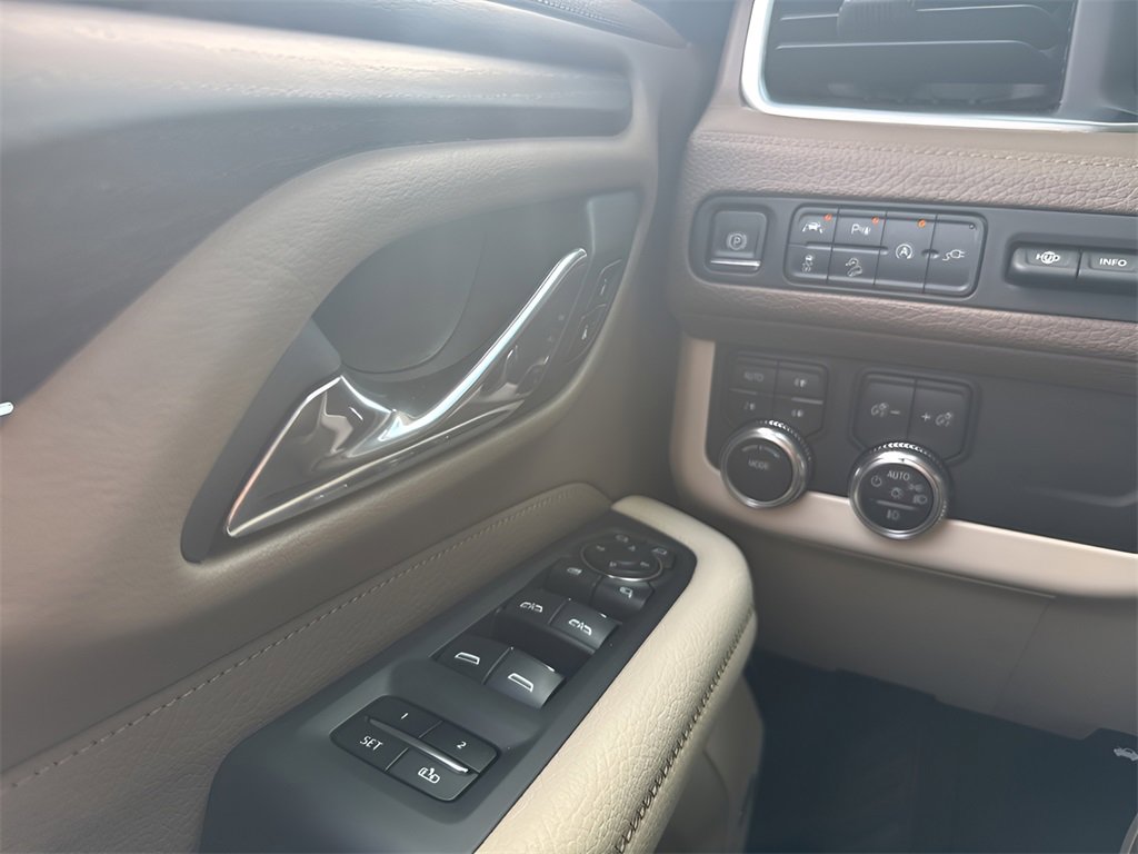 Used 2021 GMC Yukon XL Denali w/ Denali Premium Package image 33