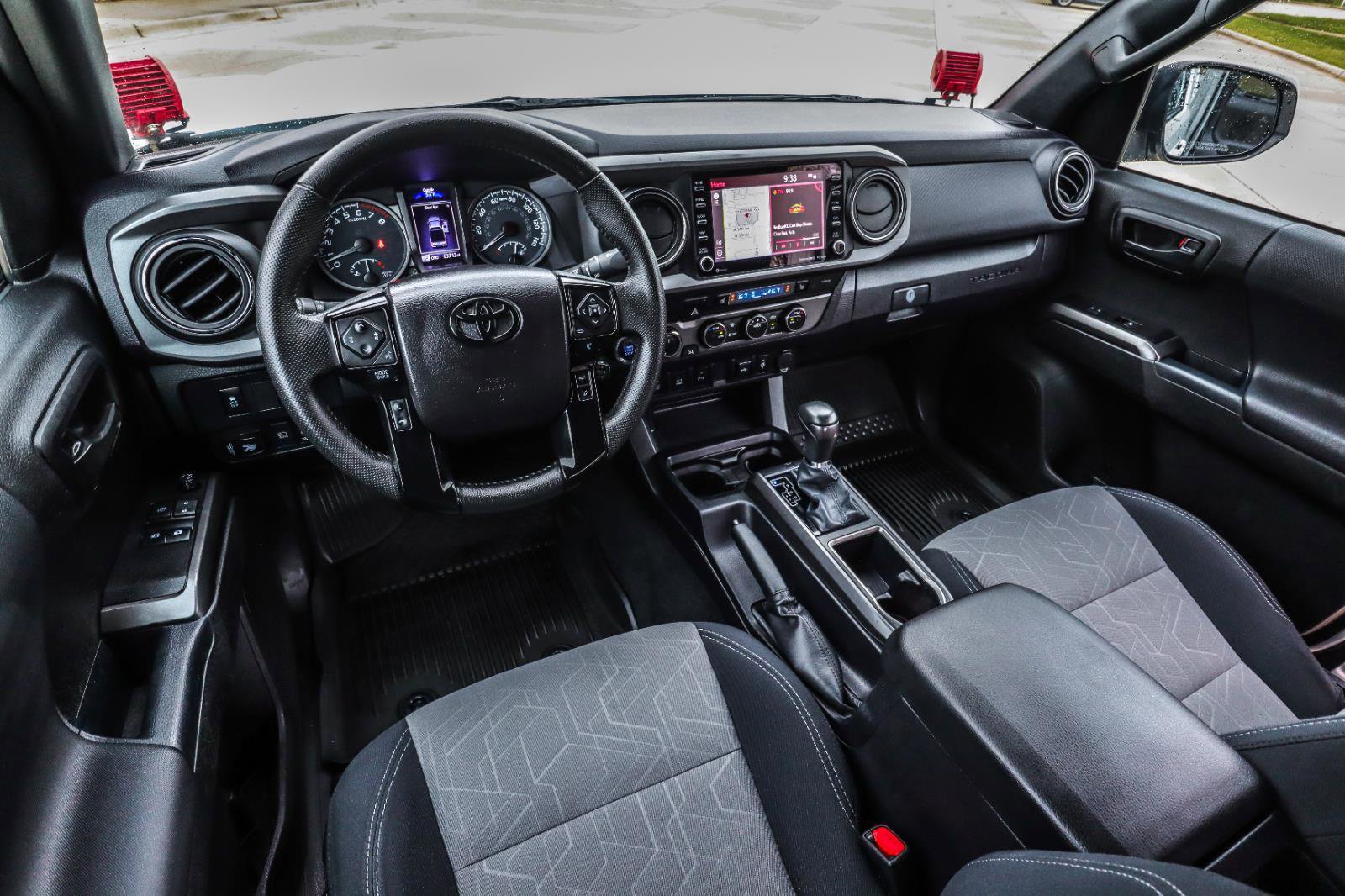 Used 2021 Toyota Tacoma TRD Sport w/ TRD Premium Sport Package AWD/4WD image 31