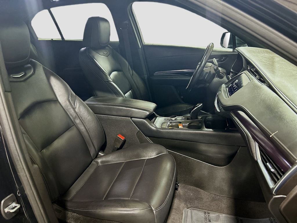 Used 2022 Cadillac XT4 Luxury w/ Cold Weather Package FWD image 25