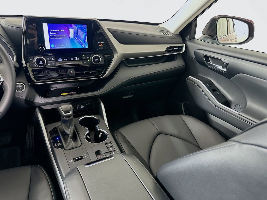 Certified 2026 Toyota Highlander XLE AWD/4WD image 24