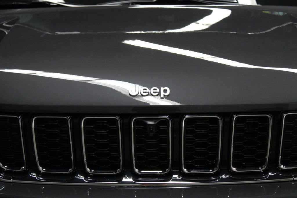 New 2025 Jeep Grand Cherokee Limited w/ Luxury Tech Group II image 33