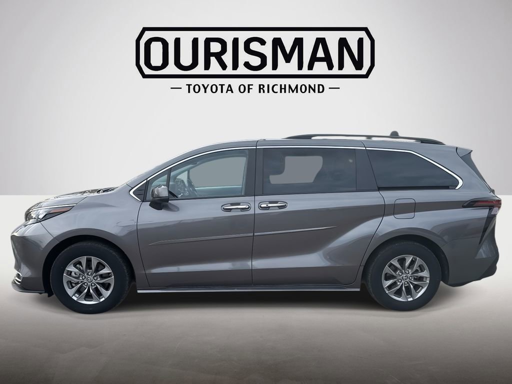 Used 2024 Toyota Sienna XLE image 4