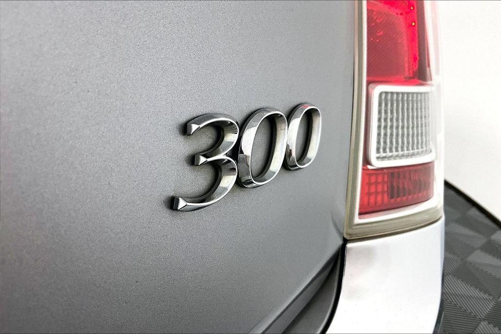 Used 2014 Chrysler 300 w/ Driver Convenience Group RWD image 14