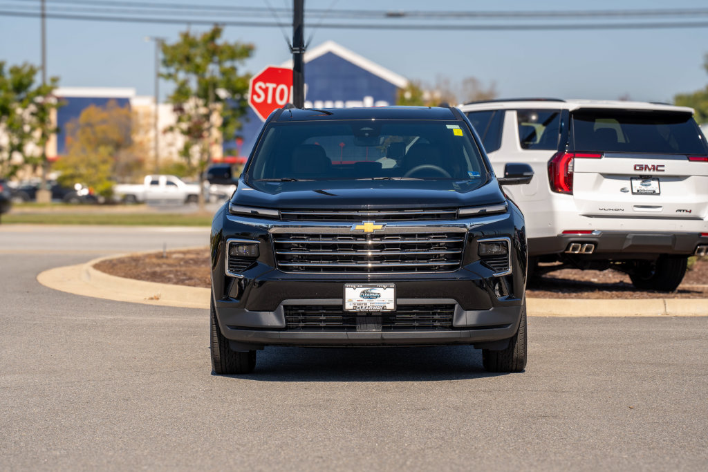 New 2027 Chevrolet Traverse LT w/ Driver Confidence Package FWD image 2