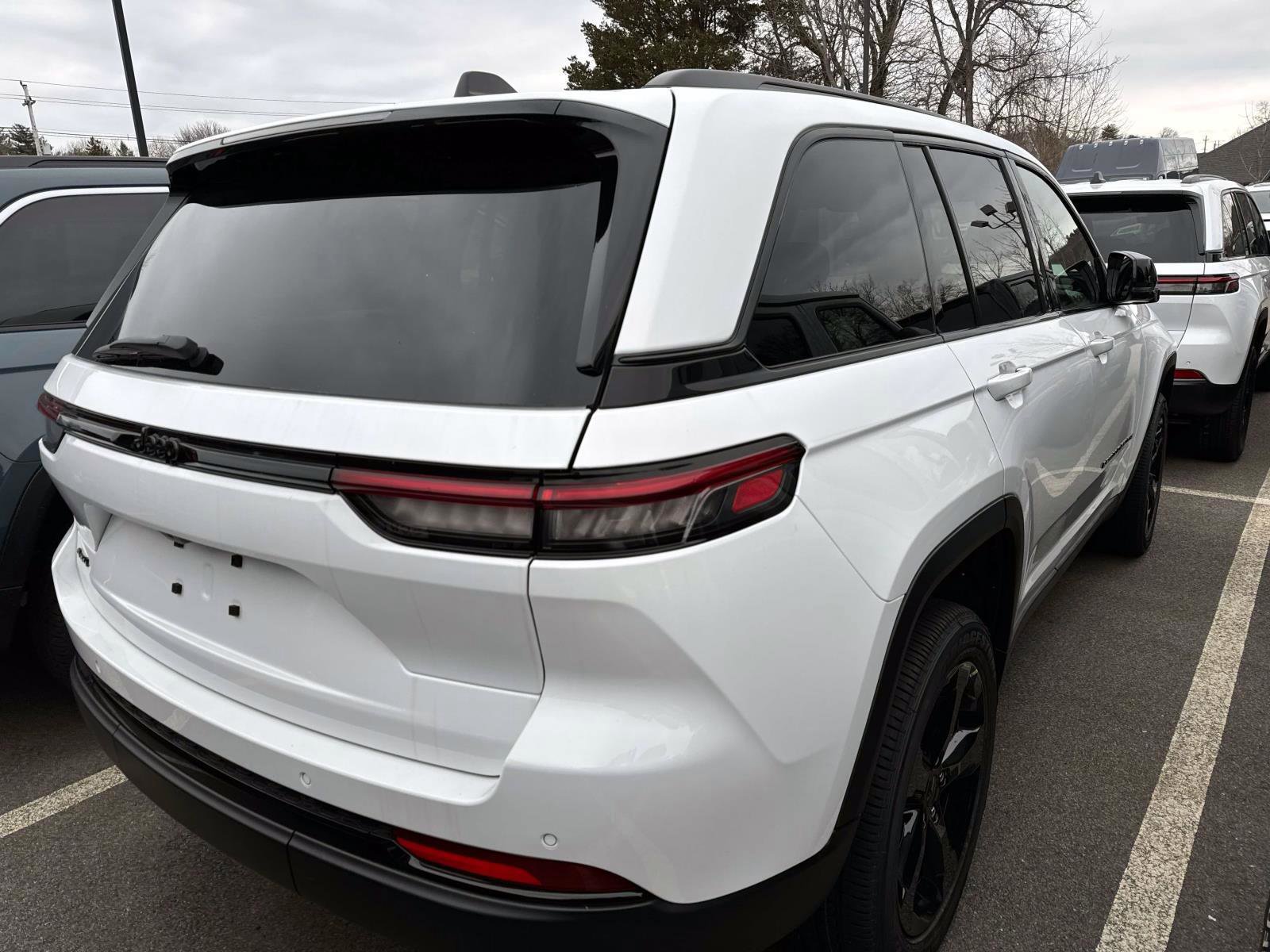New 2025 Jeep Grand Cherokee Altitude image 2
