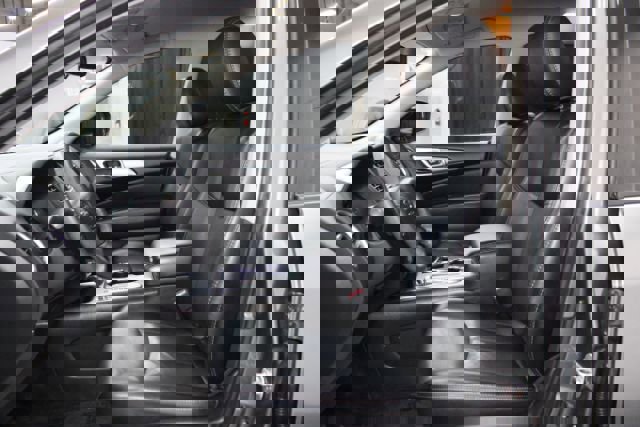 Used 2018 Nissan Pathfinder SL w/ Midnight Edition Package image 12