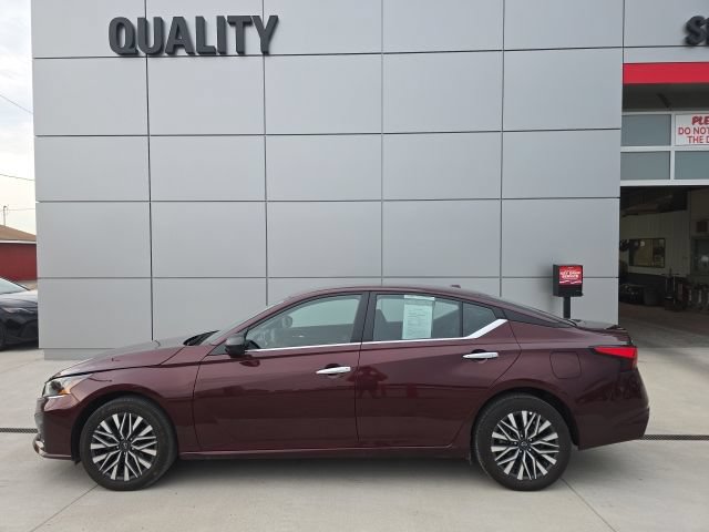 Used 2025 Nissan Altima 2.5 SV AWD/4WD image 1