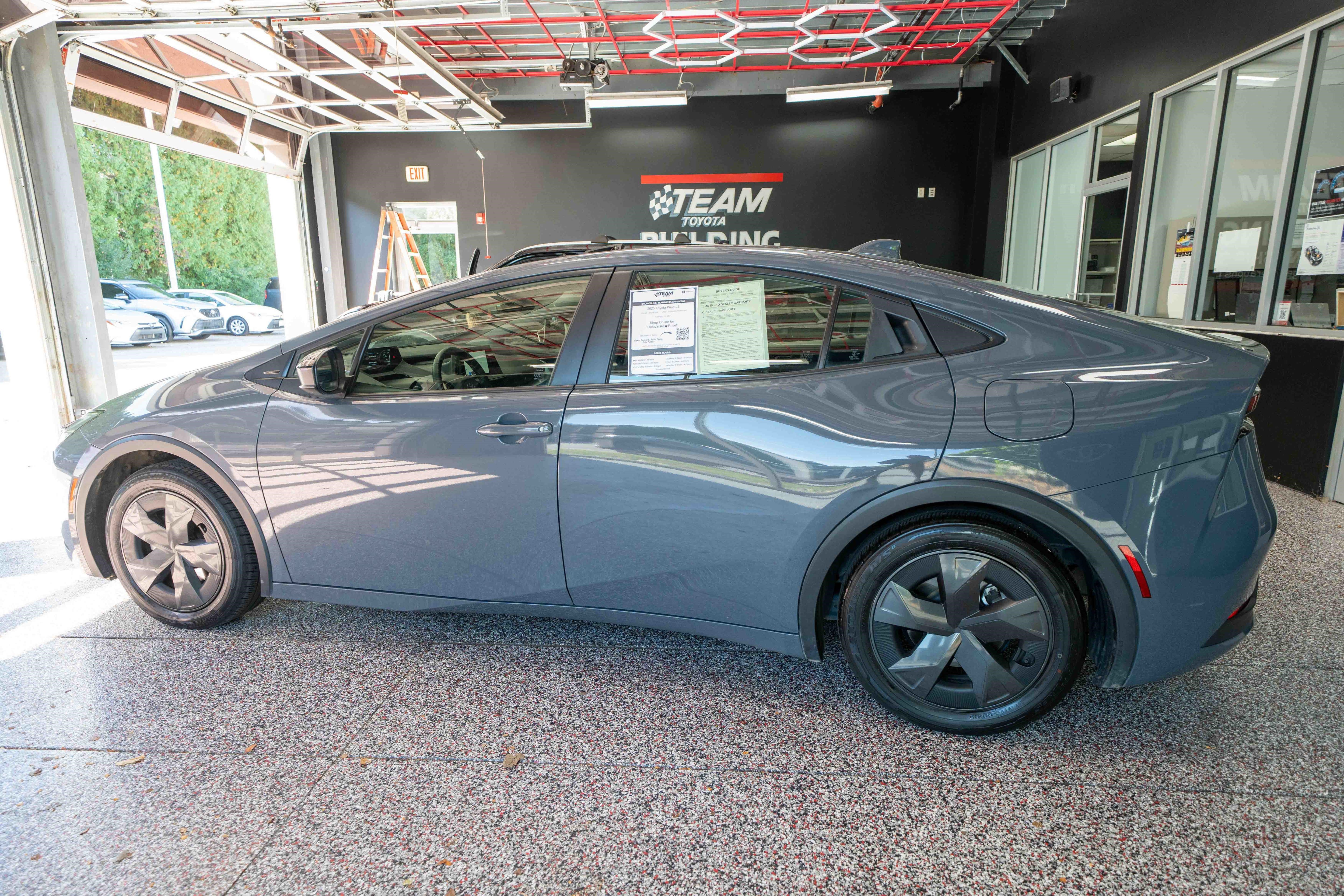 Used 2025 Toyota Prius LE FWD image 2
