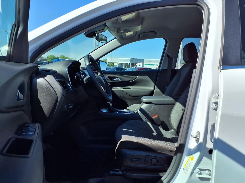 Used 2024 Chevrolet Equinox LT w/ LPO, Floor Liner Package FWD image 21