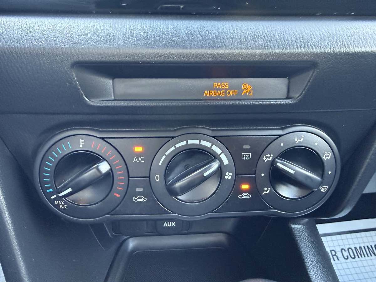 Used 2015 MAZDA MAZDA3 i SV image 18
