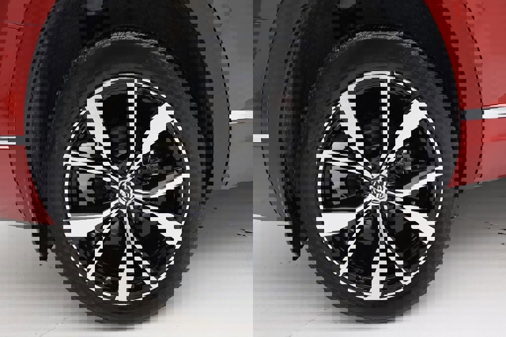 Used 2025 Volkswagen Atlas SEL Premium R-Line image 11