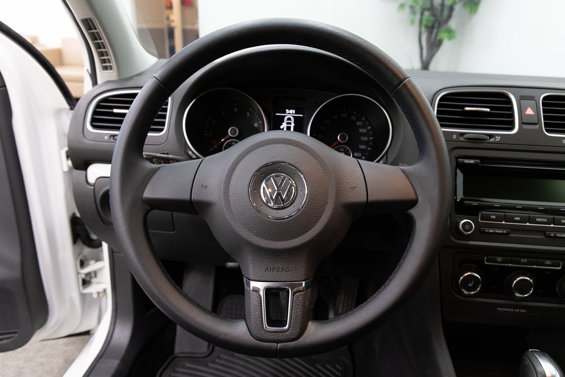 Used 2013 Volkswagen Golf 4-Door FWD image 9