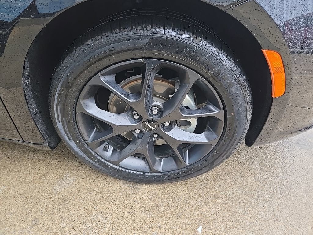 Used 2025 Chrysler Pacifica Limited image 23