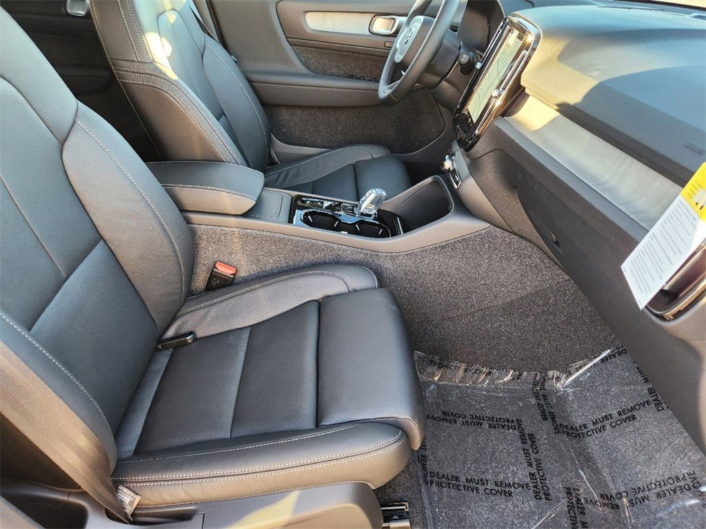 New 2025 Volvo XC40 B5 Plus w/ Protection Package Premier image 17