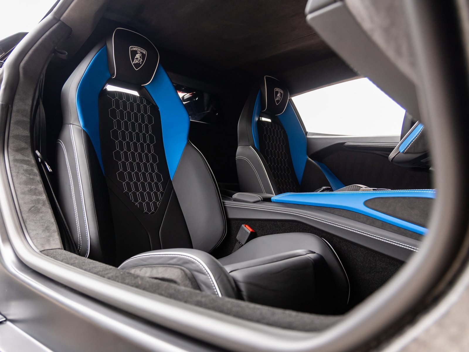 Used 2024 Lamborghini Revuelto image 42