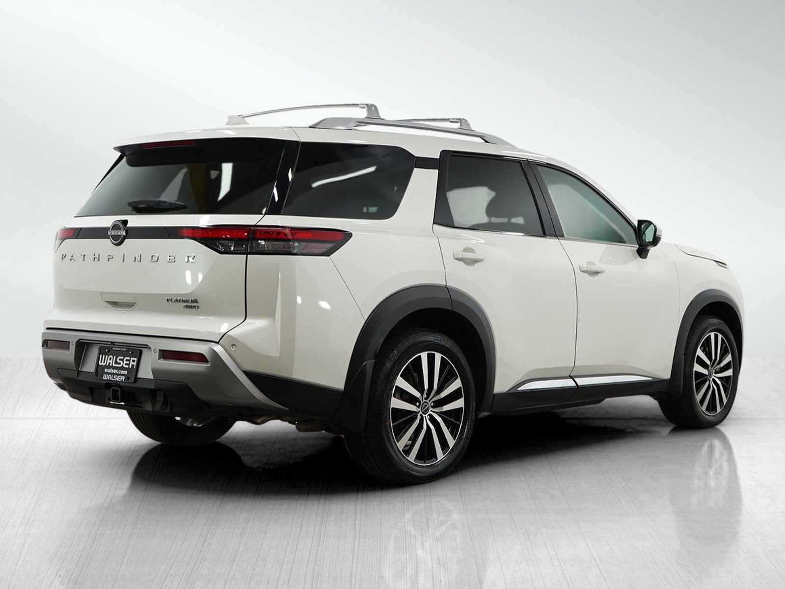 Used 2023 Nissan Pathfinder Platinum image 4