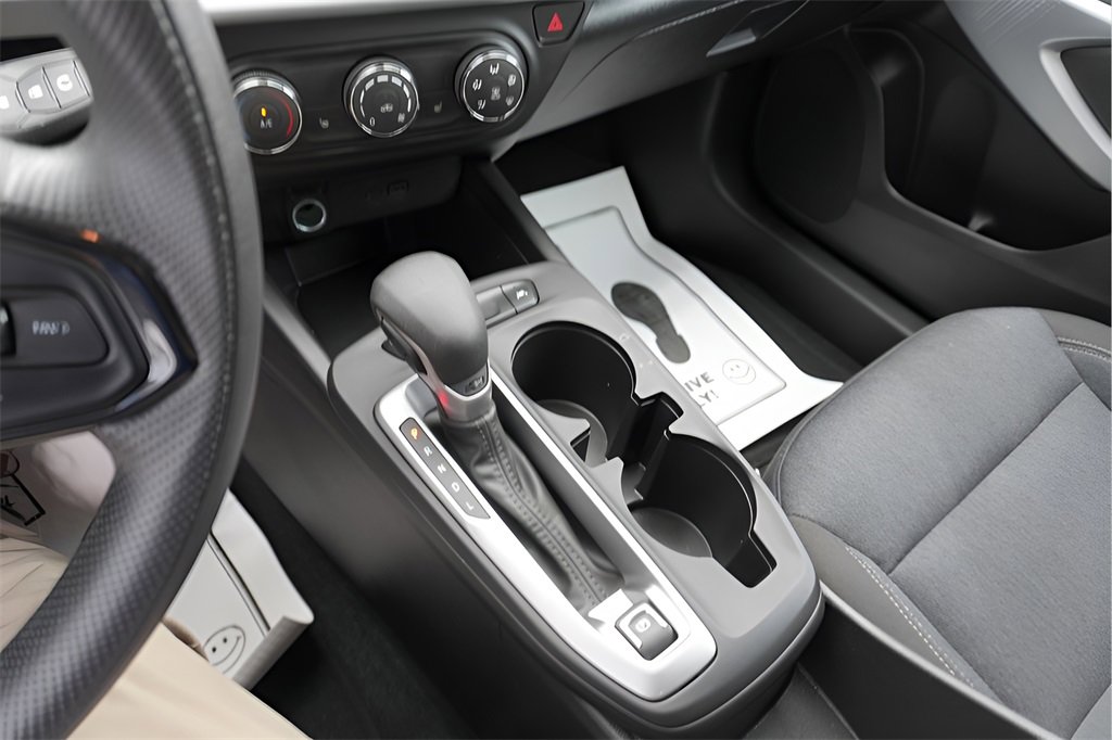 Used 2025 Chevrolet Trax LS w/ LS Convenience Package image 21