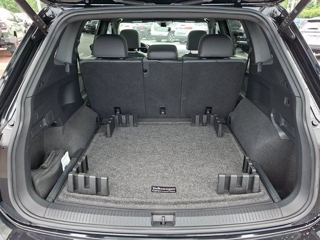 Certified 2022 Volkswagen Tiguan SE R-Line AWD/4WD image 34