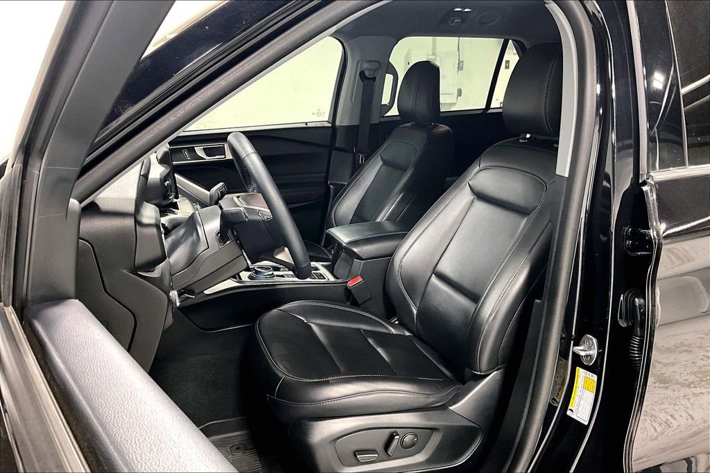Used 2023 Ford Explorer XLT w/ Equipment Group 202A image 32
