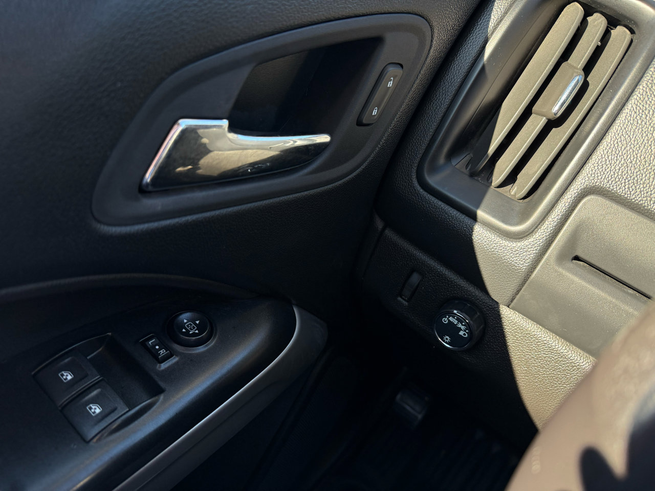 Used 2022 Chevrolet Colorado LT w/ Fleet Safety Package image 24