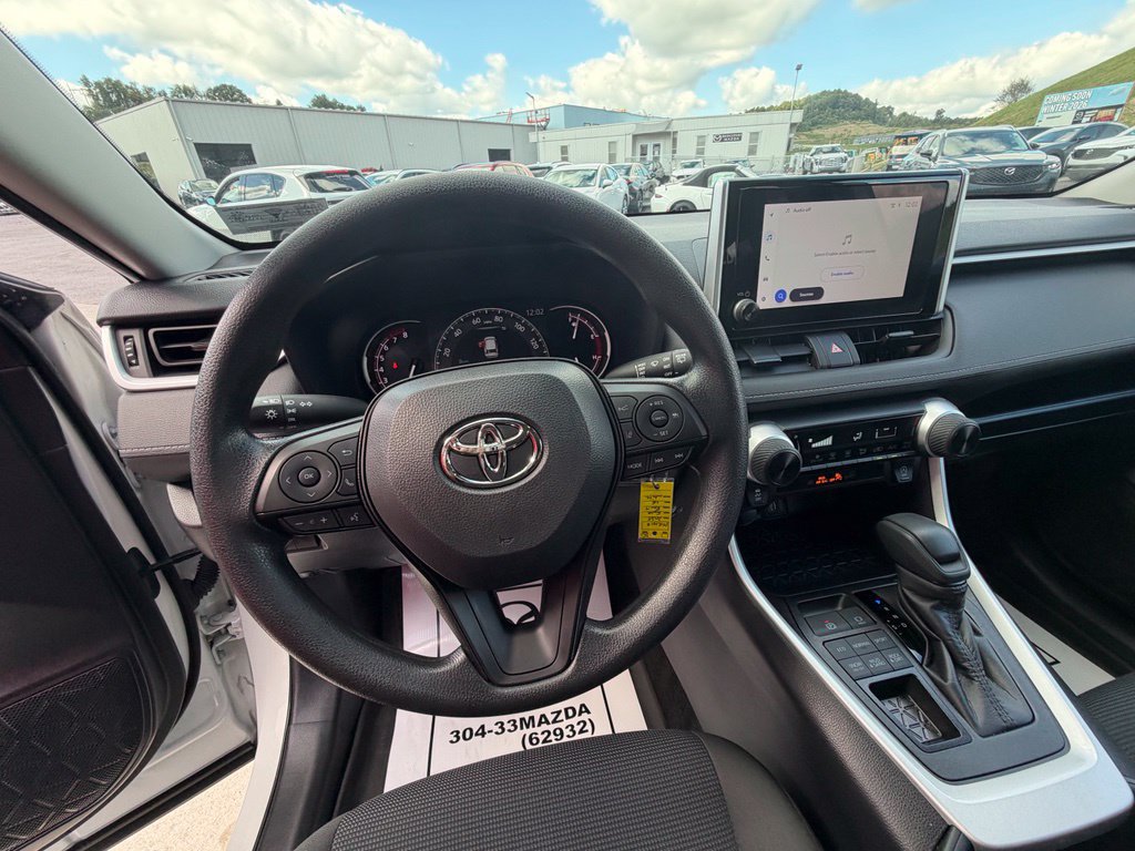 Used 2025 Toyota RAV4 LE AWD/4WD image 18